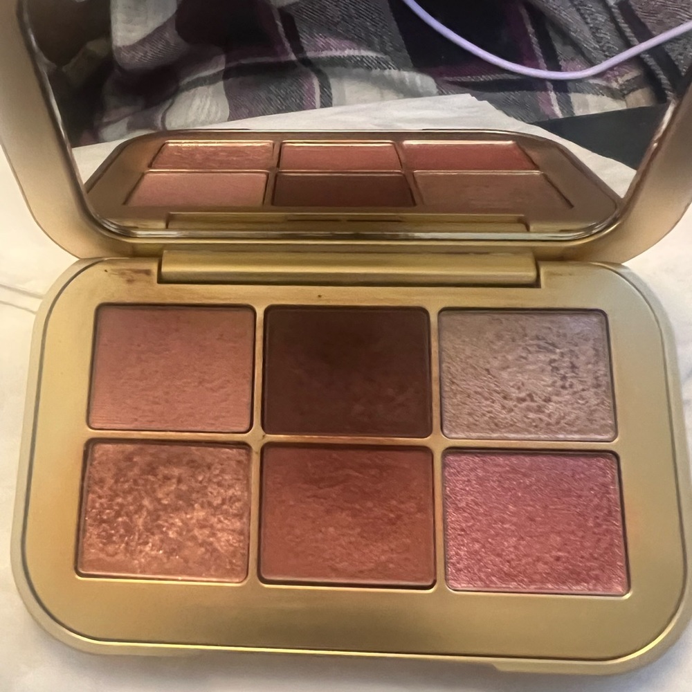 Lisa Eldridge Muse
EYESHADOW PALETTE
$62.00
NET WT. 5.4g / 0.19oz